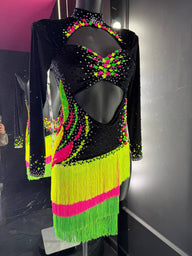 Abito Latino Neon Eclipse – Abito da Gara con Frange Fluo e Strass Handmade