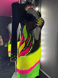Abito Latino Neon Eclipse – Abito da Gara con Frange Fluo e Strass Handmade