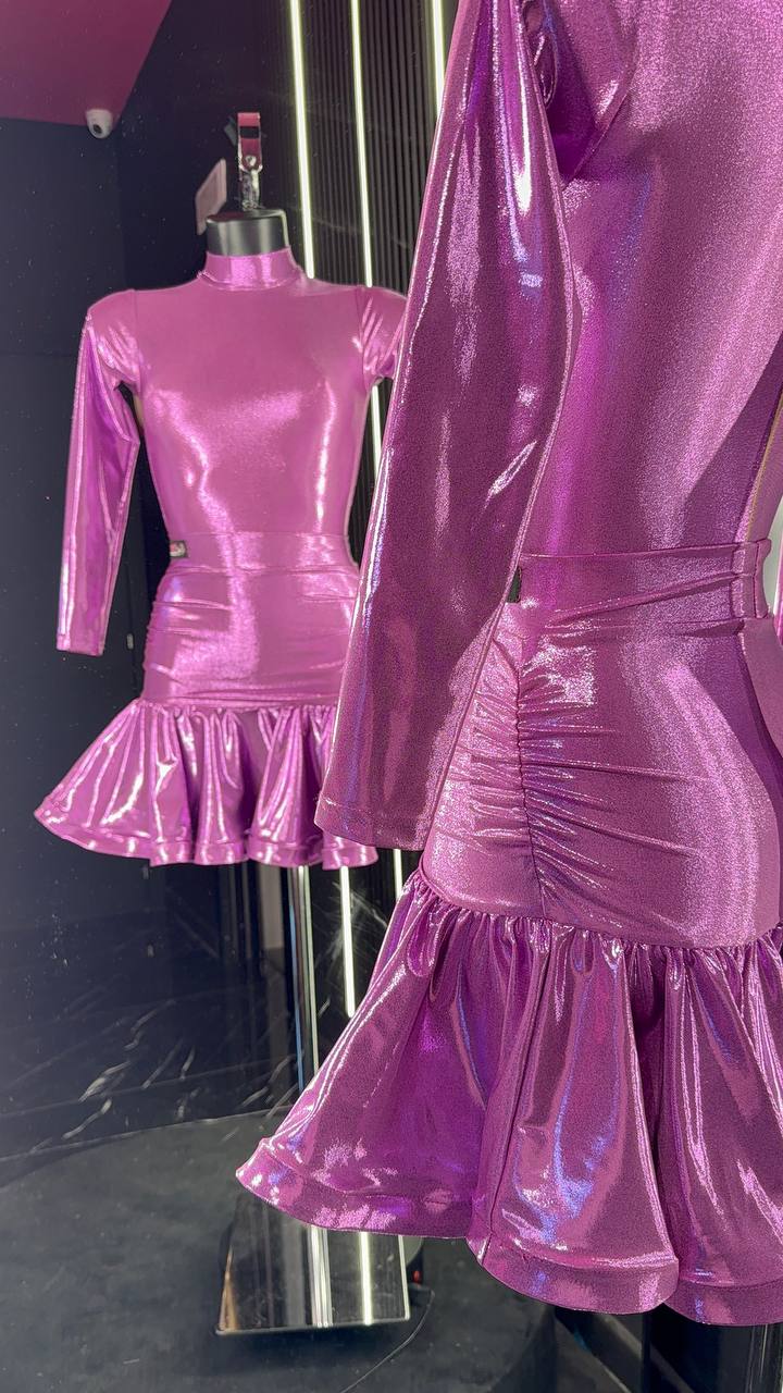 Divisa Regolamentare Latino Donna – Glicine Laminato con Collo a Lupetto e Manica Lunga