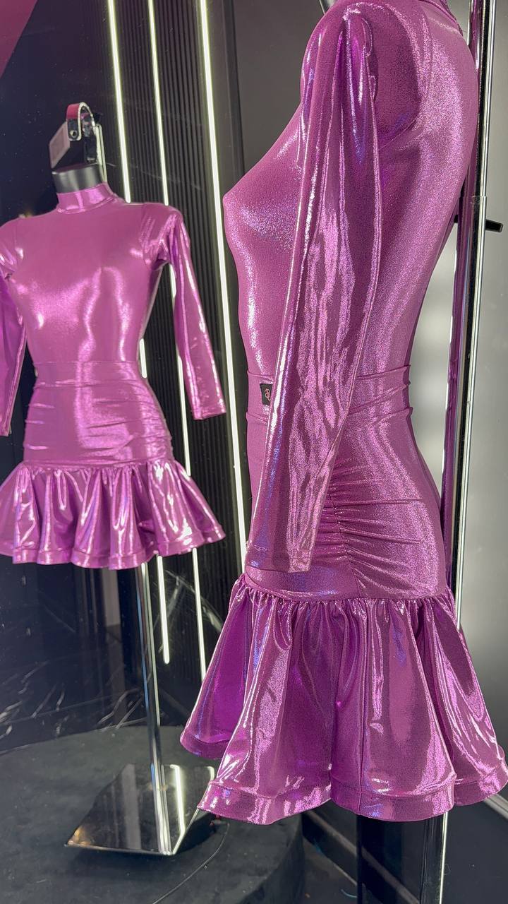 Divisa Regolamentare Latino Donna – Glicine Laminato con Collo a Lupetto e Manica Lunga